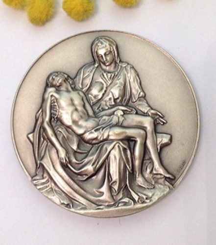 Medaglione con ritratto di Papa Francesco e Pietà di Michelangelo